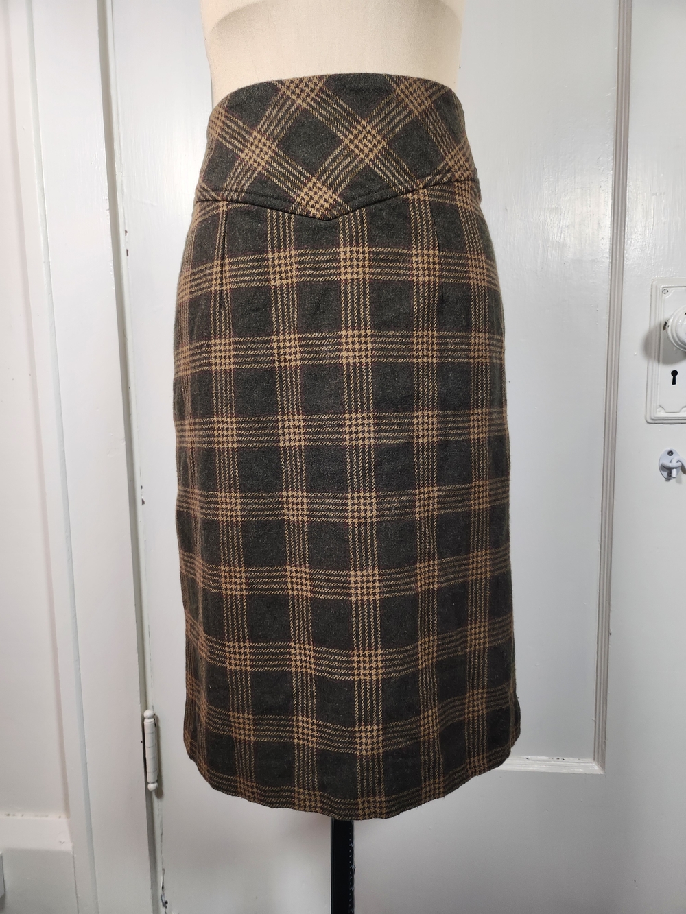 Banana Republic Wool-Blend Kick Pleat Olive Plaid Pencil Skirt - Picture 2 of 10